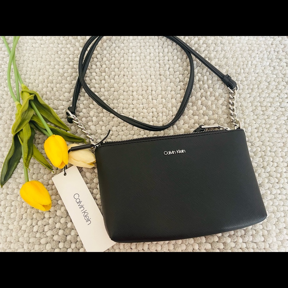 𝐒𝐎𝐋𝐃❗️New! Calvin Klein: Hayden Saffiano Leather Chain Crossbody